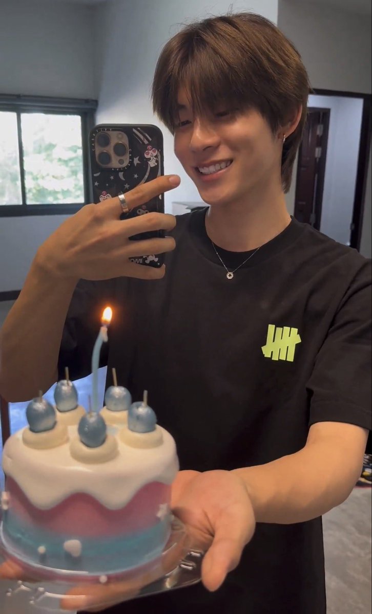 nam_tans's tweet photo. CHAPTER 24 BEGINS POR

#24thHBDPOR

คนถือเค้กคนเดิมเลยนี่นา🎂✨

2025                                         2026 https://t.co/NKO0pDidCu