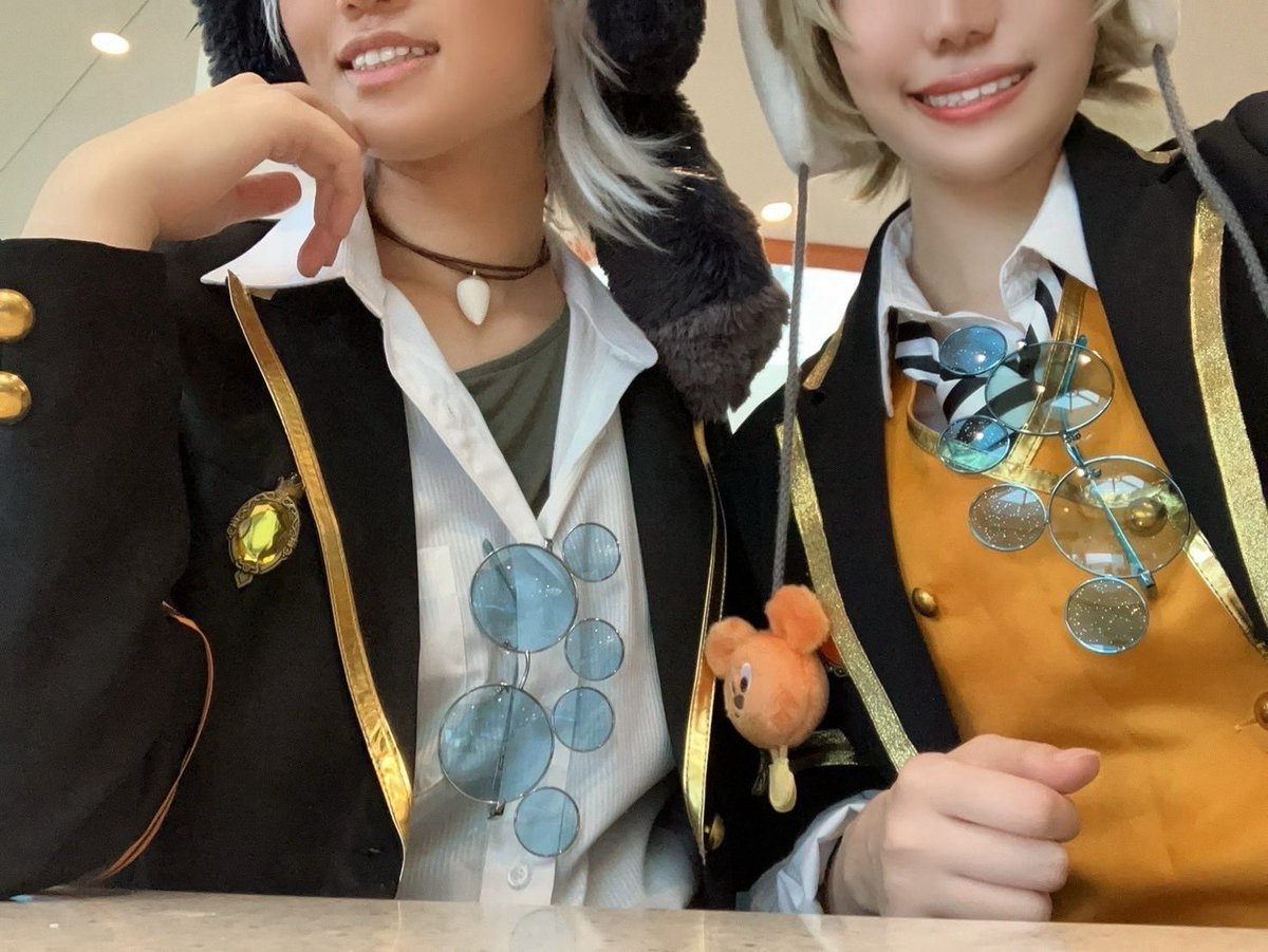tatsuumu's tweet photo. 9/21 🐺&amp;🍩

かける耳無いのにサングラス持ってきた浮かれポンチ後輩ｽﾞ

#Dハロ仮装2026 #Dハロツイステ https://t.co/IcBumjwu2g