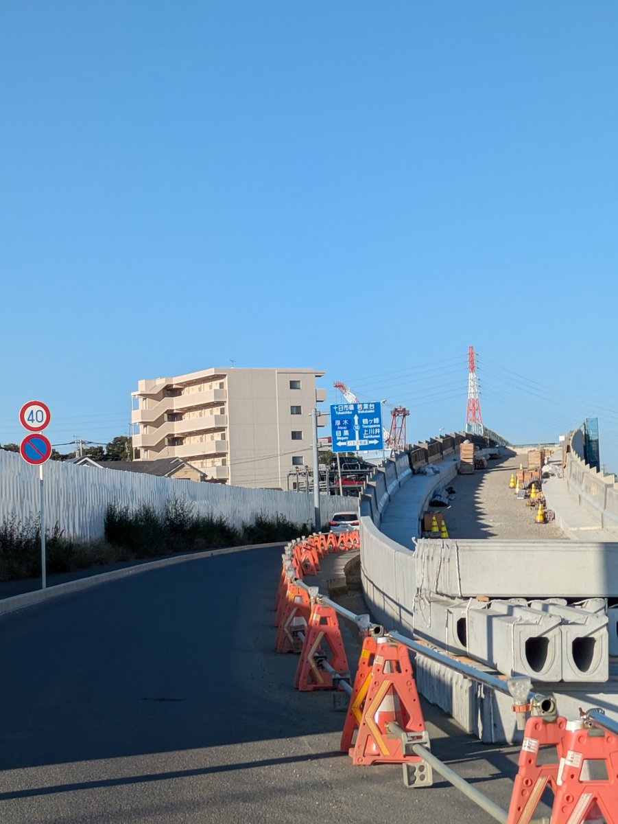meguham1's tweet photo. 練習帰りに寄り道
鹿島建設の「KAJIMA TREE」
今、こんな感じみたい

渋滞緩和の陸橋も、前より出来てた

あと半年で、この広大な敷地が
お花と建物でいっぱいのになるのかしら💦

＃GREEN×EXPO
＃花博 https://t.co/SR5zjTjZ8B