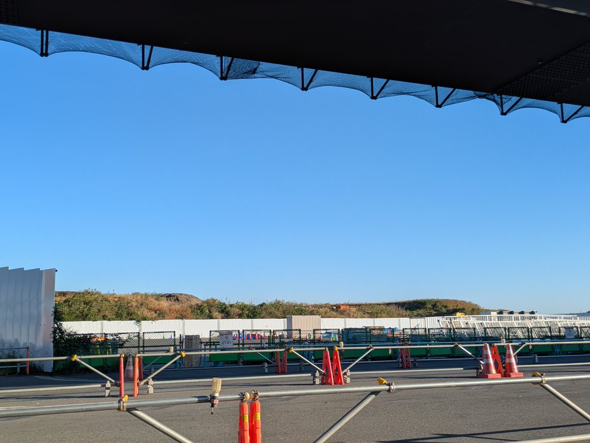 meguham1's tweet photo. 練習帰りに寄り道
鹿島建設の「KAJIMA TREE」
今、こんな感じみたい

渋滞緩和の陸橋も、前より出来てた

あと半年で、この広大な敷地が
お花と建物でいっぱいのになるのかしら💦

＃GREEN×EXPO
＃花博 https://t.co/SR5zjTjZ8B