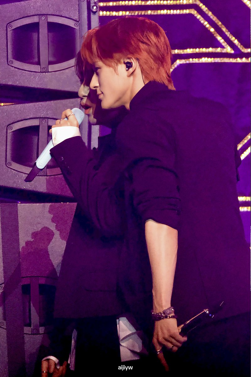 aijiyw's tweet photo. 261010 

BFE… 🖤🦊🐶🧡

#런쥔 #RENJUN #제노 #JENO https://t.co/qzFT1Bf5kR