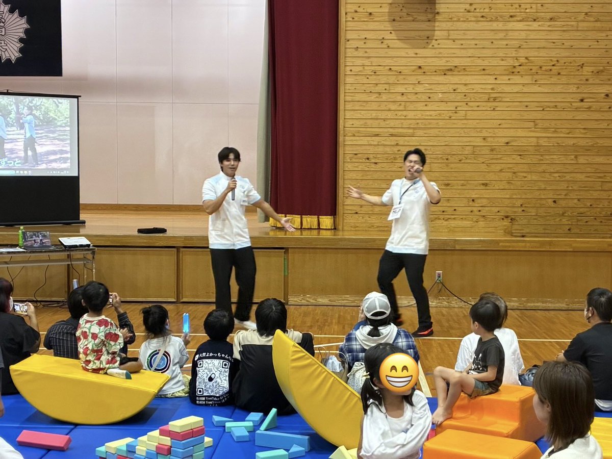 wadypop's tweet photo. 本日は志免中央小学校のしめまちスポーツフェスタでオーガマンと
「オーバードーズ危険薬物乱用防止」授業
そして「裸でも薬剤師」披露！盛り上げてくれてありがとう✨ぜひ10/31のLIVEも遊びにきてね👌

学校関係者の方、無償訪問しますので気軽にお問い合わせください📣
#ドゲンジャーズ #オーガマン https://t.co/mKhyBc8uRy