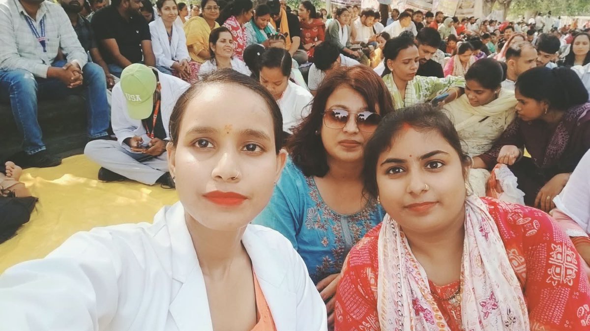 JyotiYadav9198's tweet photo. संविदा की बेड़ियाँ अब और नहीं सहेंगे! #CHOs ने यूपी की स्वास्थ्य व्यवस्था संभाली है, और बदले में हमें मिला सिर्फ शोषण।
सीधी बात:
• परमानेंट कैडर
• ₹4800 ग्रेड पे
• PBI का सैलरी में merg 
#CHOआंदोलन_जारी_है #UPCHO
@myogiadityanath @brajeshpathakup @nhm_up
#chopermanent https://t.co/dUWpuqA7yp