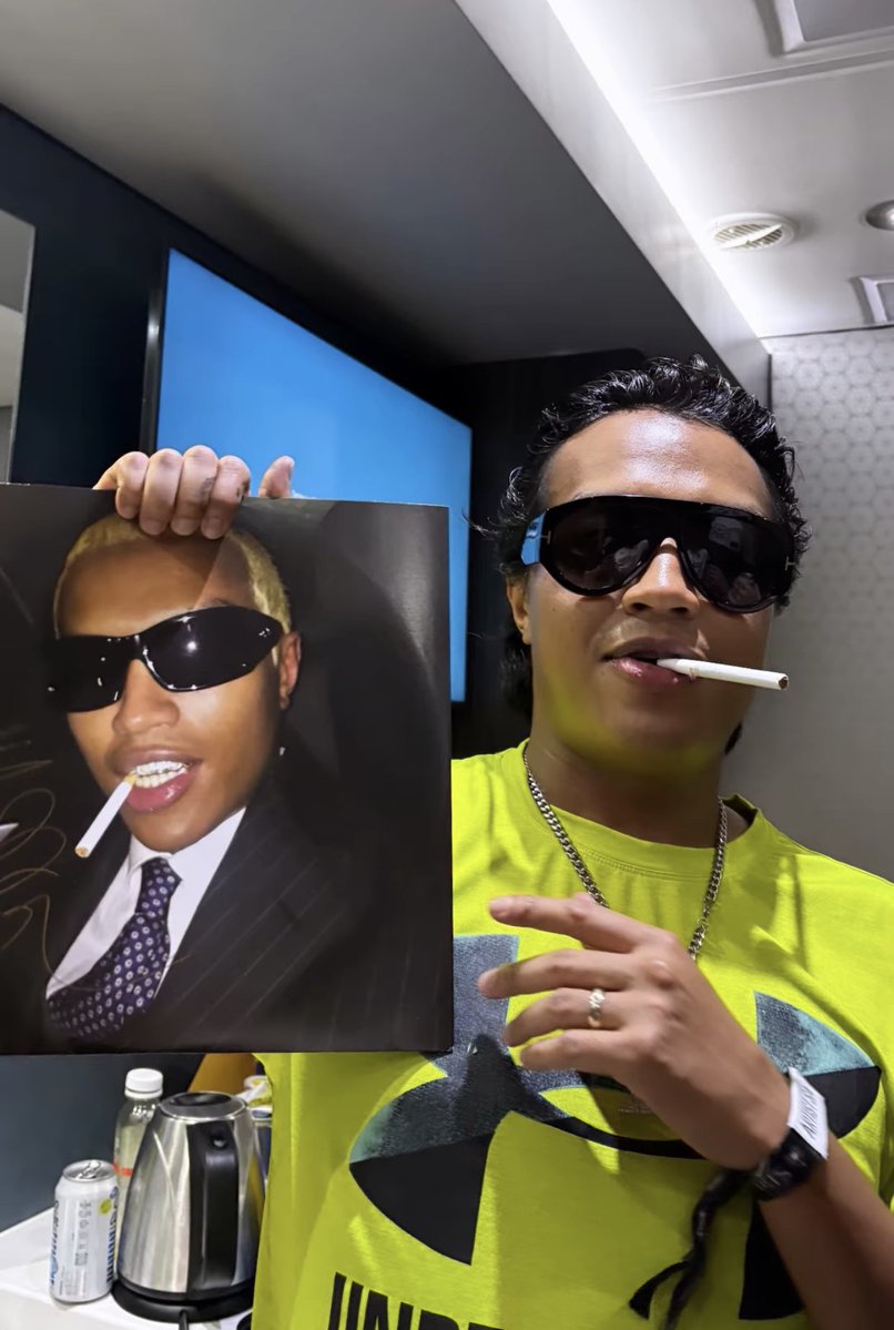 DrainGangBr's tweet photo. Thaiboy Digital em novas fotos comemorando os seus 32 anos com amigos.

Feliz aniversário, Legendary Member! https://t.co/mYTGcVwu86