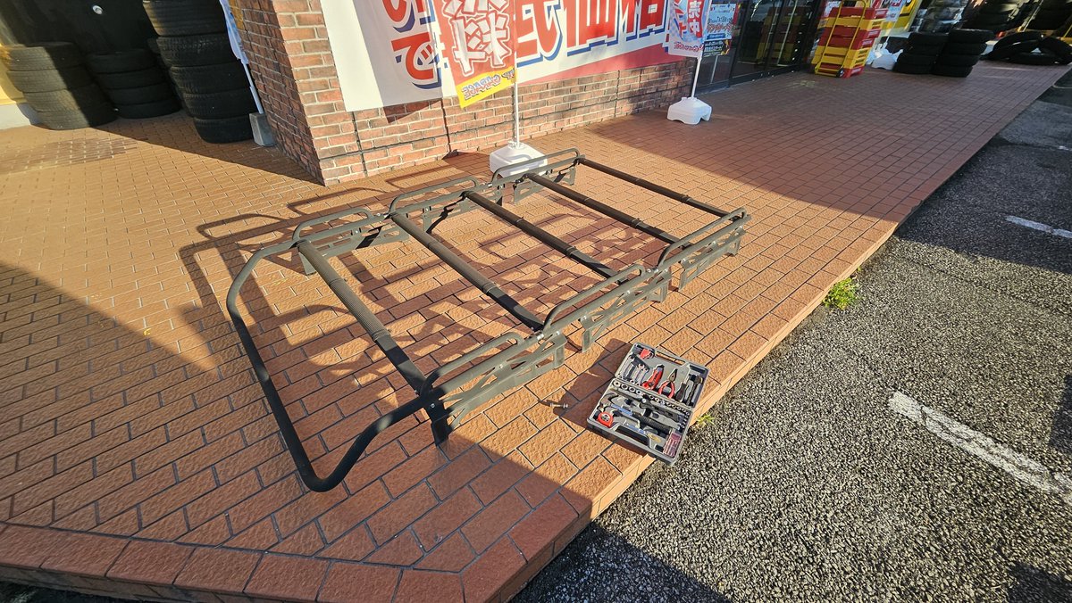 radio_dish_mg's tweet photo. 中古キャリア買いに長野へ。

ハードカーゴのワークキャリア
新品17万が7万円で買えた🤤

店に許可もろてバラして、会社から借りてきた毛布にくるんで積んで今から帰る https://t.co/Sw5cdPclFx