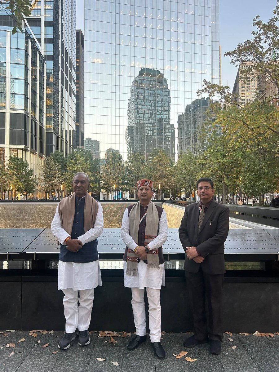 BHJwithsikander's tweet photo. आज न्यूयॉर्क स्थित 9/11 मेमोरियल पहुंचकर आतंकी हमले के पीड़ितों को भावभीनी श्रद्धांजलि अर्पित की।

​@UN और वैश्विक समुदाय से आह्वान है कि आतंकवाद को जड़ से समाप्त करने के लिए एक बुलंद आवाज और स्पष्ट, ठोस नीति के साथ एकजुट हों।
​#ZeroToleranceForTerror #UnitedAgainstTerror https://t.co/IG0Z9DeCUm