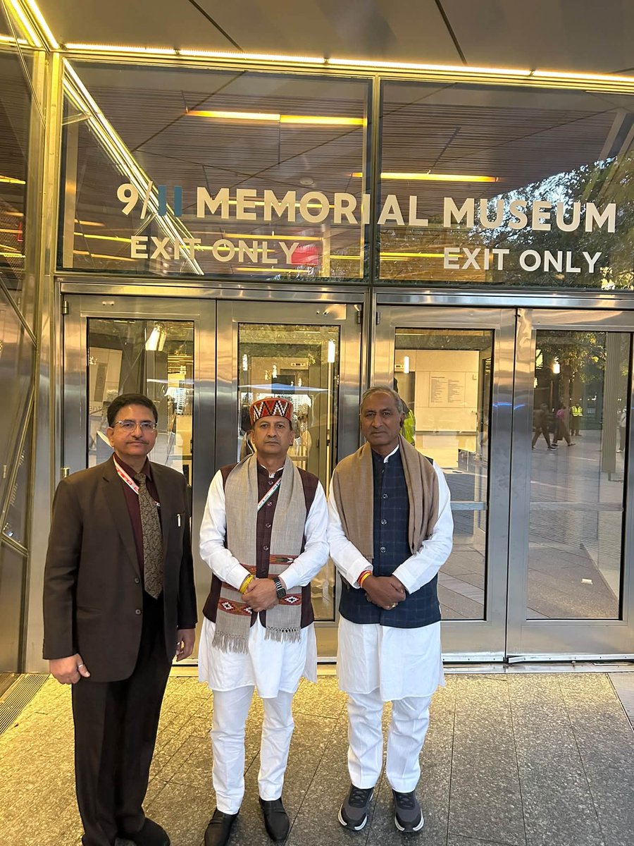 BHJwithsikander's tweet photo. आज न्यूयॉर्क स्थित 9/11 मेमोरियल पहुंचकर आतंकी हमले के पीड़ितों को भावभीनी श्रद्धांजलि अर्पित की।

​@UN और वैश्विक समुदाय से आह्वान है कि आतंकवाद को जड़ से समाप्त करने के लिए एक बुलंद आवाज और स्पष्ट, ठोस नीति के साथ एकजुट हों।
​#ZeroToleranceForTerror #UnitedAgainstTerror https://t.co/IG0Z9DeCUm