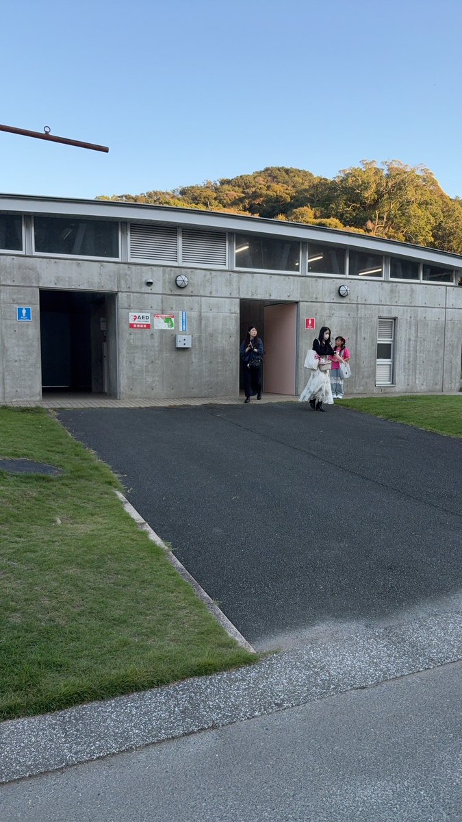 Yudzuka's tweet photo. 職場の後輩が現場に行くということで、運転手として付いてきました。

スタジアムEゲート7前のおトイレが空いておりました。
#なにわ男子_ND5 https://t.co/rgIGaGn30W
