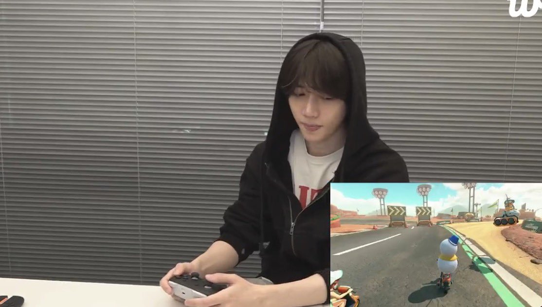 translatingTXT's tweet photo. 🧸 that was really easy
🧸 that was so easy though?
🧸 i’m someone that has a racer’s blood running through my veins https://t.co/DhvGNG3LBs