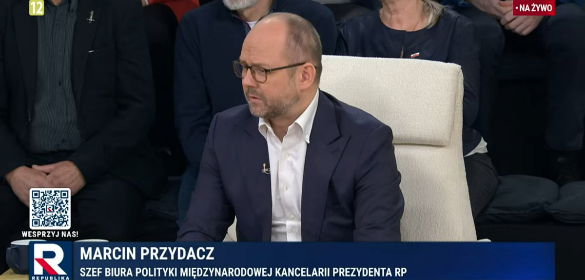 RepublikaTV's tweet photo. 🔵 #WysokieNapięcie | @marcin_przydacz (@PrezydentPL): Myślę, że większość Polaków słuchających tej odprawy, patrząc na działania premiera, nie może czuć się uspokojona. Premier zamiast próbować zabezpieczać Polaków i ich dzieci, próbuje rozgrywać spektakl polityczny.

#włączprawdę #TVRepublika
