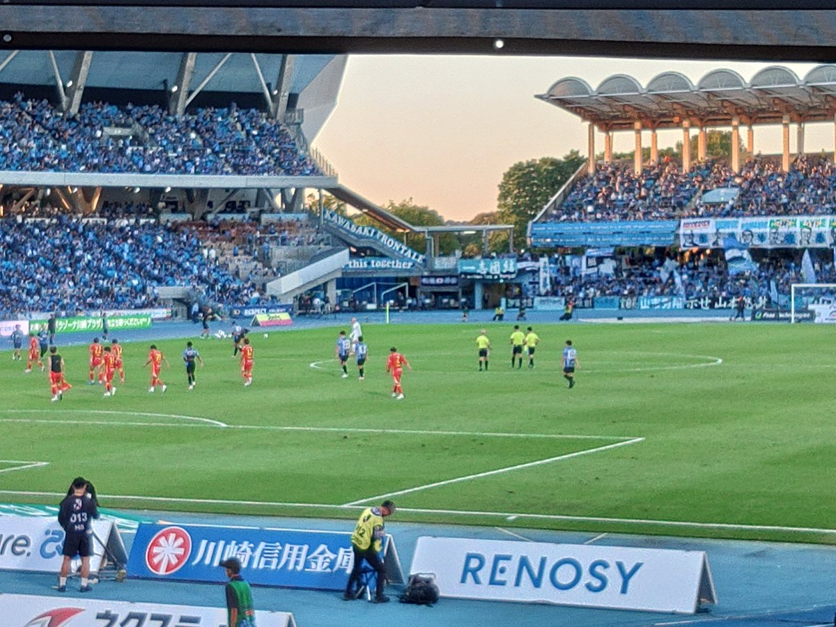 negi_luka's tweet photo. 前半終了、川崎1-1名古屋。
グランパスが思いのほかボールを持ちたがる展開で面食らうなか同点で折り返せたのはひとまず良かった。
後半は握り返したい。 https://t.co/EnH4sGqnEJ