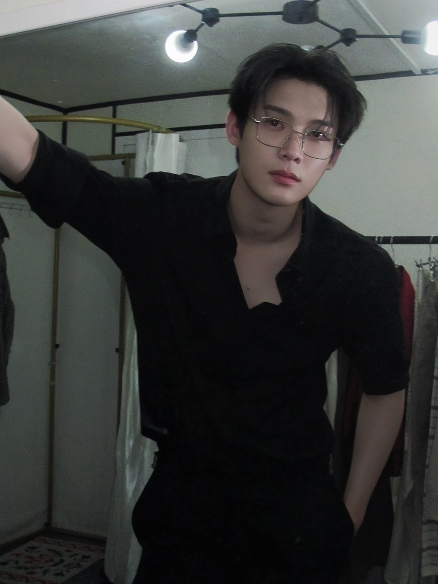 jay1_555's tweet photo. อันตราย อันตรายมากๆ 🖤

#KIMYOONSIK #김윤식 https://t.co/9GdlUP65ei