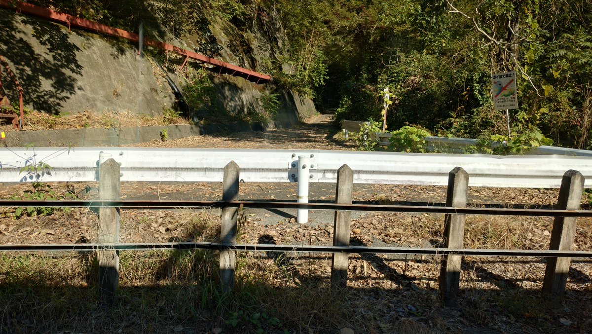 Chartreuse2013's tweet photo. せっかく三連休にここまで来たので、飯田線に乗車して北上
北海道では「また駅なくなるのか…隣の駅まで20キロくらい空いちゃうな」って話ばかりなので、
そのノリで飯田線に乗ると「頼む…駅を減らしてくれ！」と叫びたくなった
さすがJR東海、お金持ち
#コンサポ磐田遠征 https://t.co/D5PkWo8fhL