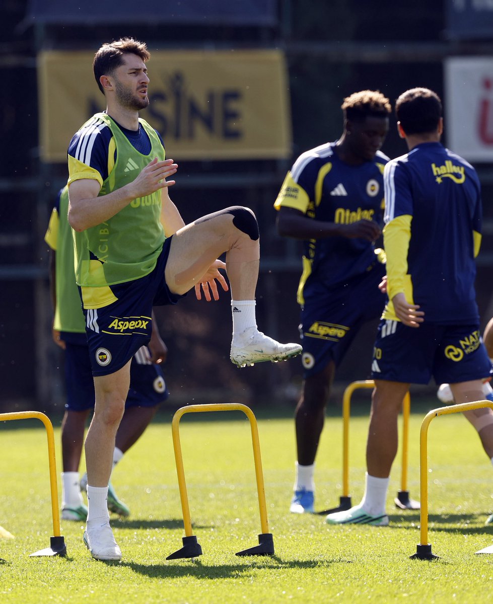 Fenerbahce's tweet photo. 📸 Şampiyonlar Ligi 2. haftasında oynayacağımız Aston Villa maçının hazırlıklarına başladık.

#UCL https://t.co/nPqqGxnr76