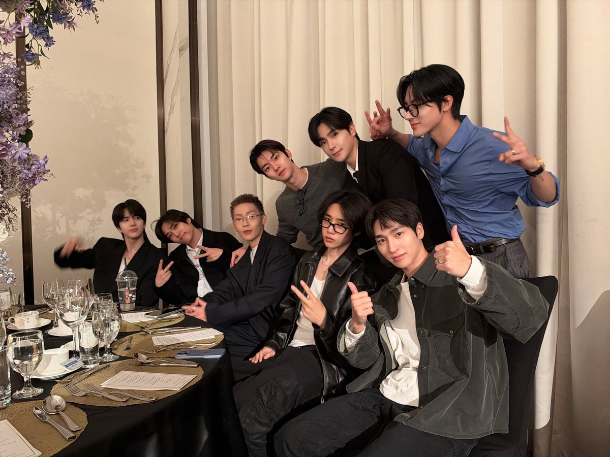 theboyieez's tweet photo. makasih banyak ya deobo udah selalu sama-sama, udah nemenin aku terus :( i love you the most! https://t.co/hvXxhhmmdm