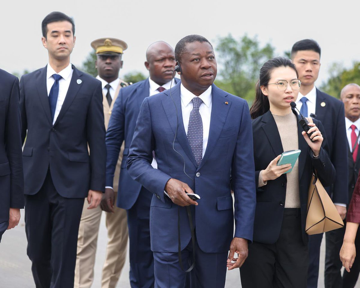 DAOAKIZOU90's tweet photo. Togo–Chine : la coopération s’accélère jusqu’à Kara !

Le Shaanxi et la région de la Kara signent un mémorandum d’entente pour renforcer leurs échanges et développer de nouveaux axes de coopération.

De nouveaux liens, des opportunités à concretiser!

#Togo
 #Chine 
#Kara https://t.co/xN7jaADYVN