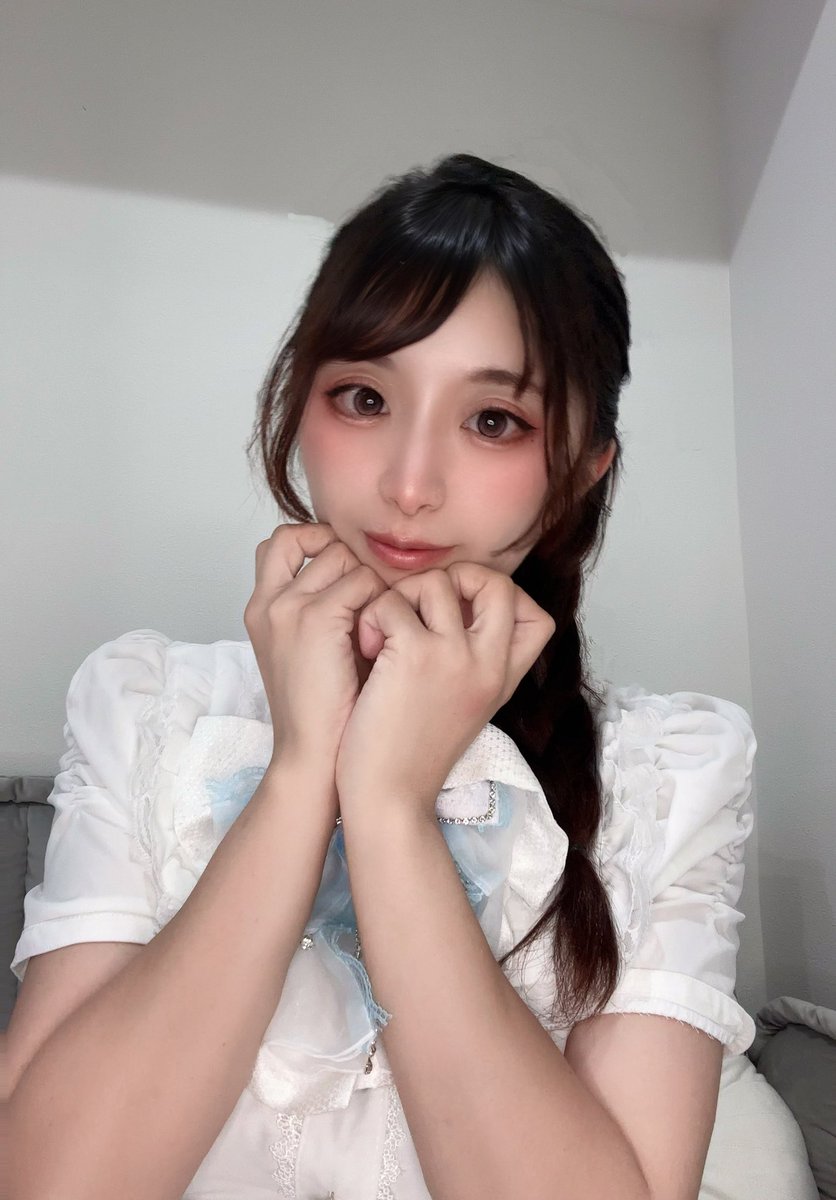 meromero018's tweet photo. @m09_yu_ こんばんわ🌙
歌舞伎町の｢ぜろすてーじ｣のめろでぃです❣️

貴方のためのアイドルをコンセプトにトキメキと特別な時間を一緒につくりましょう✨️
ご来店の際に事前にDMしてもらえると初回はお得に飲み放題楽しめるので是非🙌🙌

カラオケもあります❣️
良かったらお話しましょう✨️ https://t.co/0XIfCrSFHJ