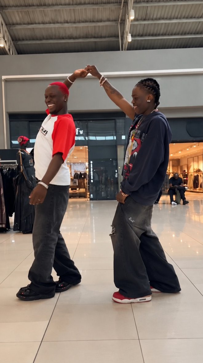 TheDamiForeign's tweet photo. Wetin Fireboy and Rema Dey do?😂😭 https://t.co/HtsKpK2vh7