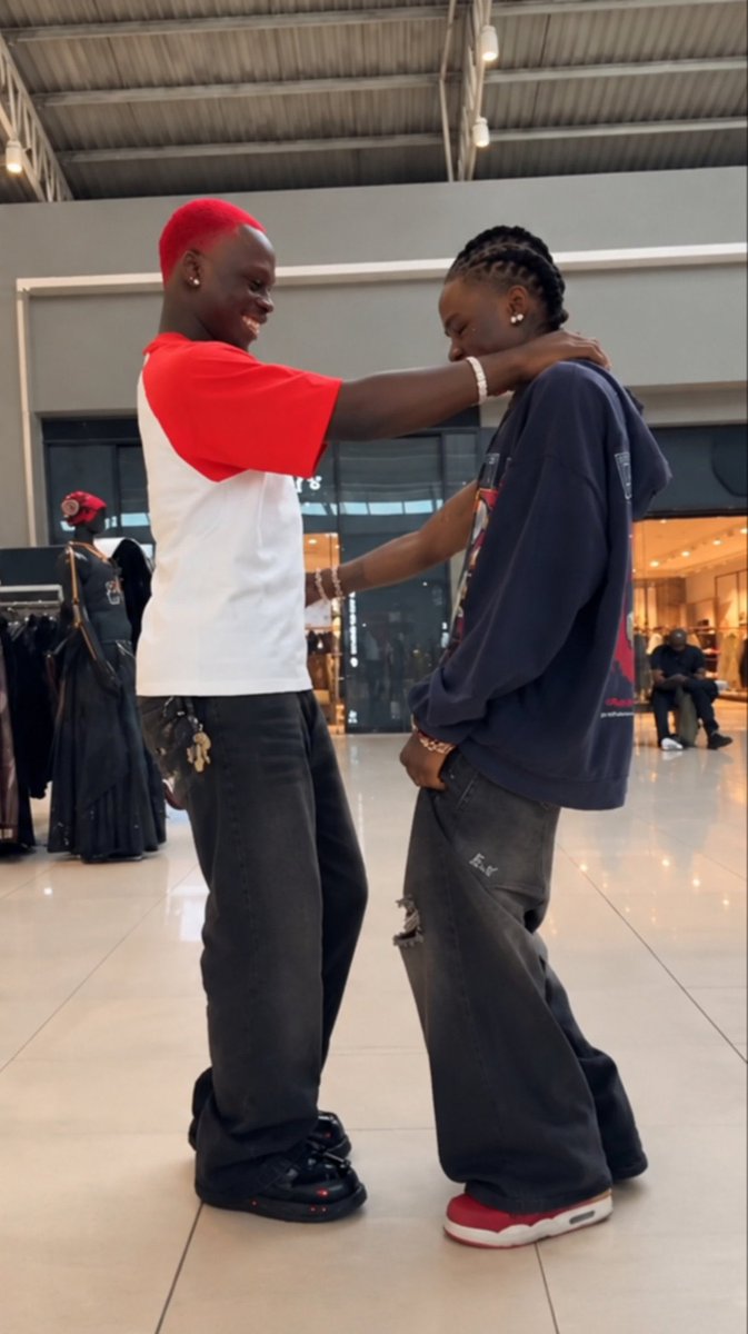 TheDamiForeign's tweet photo. Wetin Fireboy and Rema Dey do?😂😭 https://t.co/HtsKpK2vh7
