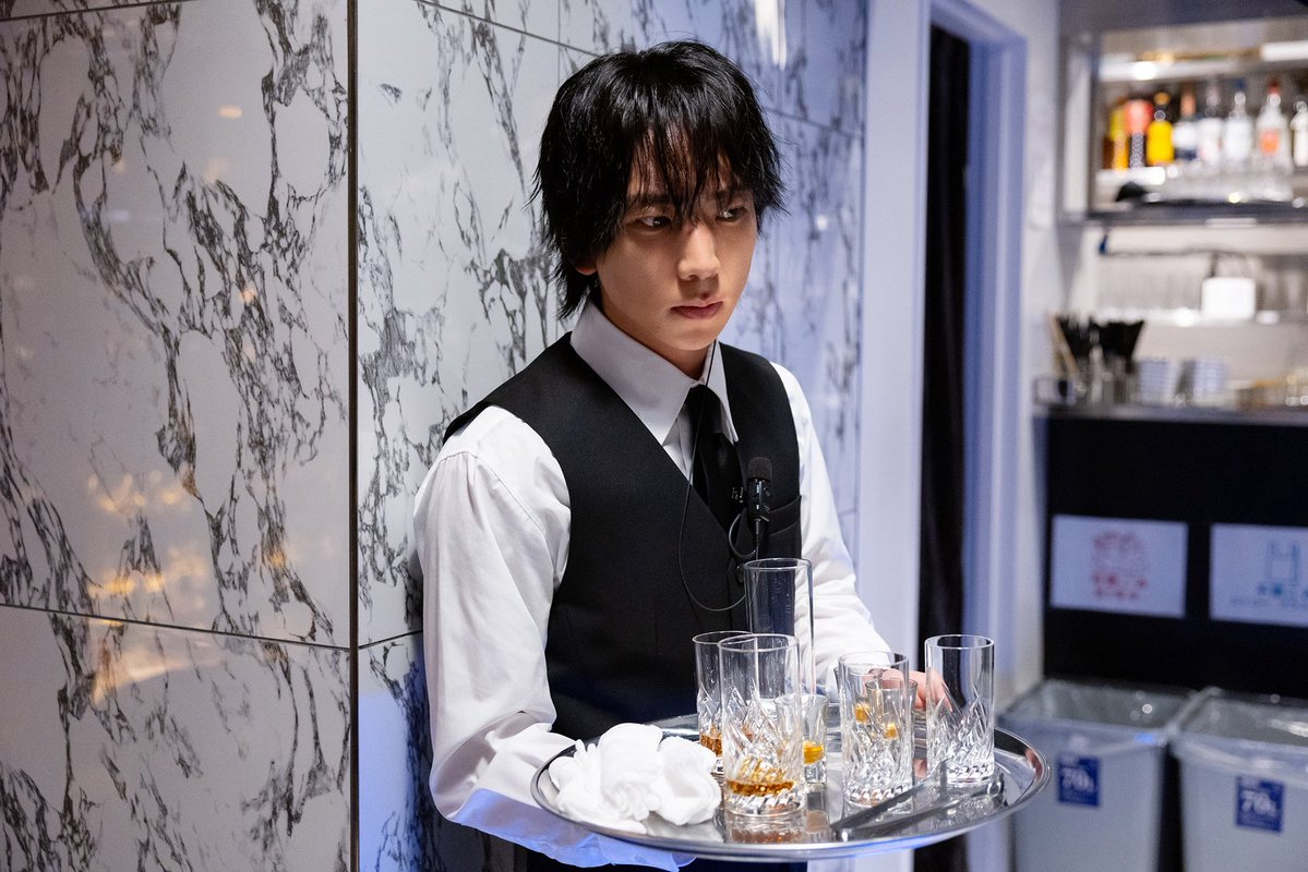 tx_lifetrade's tweet photo. ˚*.⋆☽·̩͙*˚ #ライフトレード ˚*.⋆☽·̩͙*˚
第1話 U-NEXT＆TVerにて配信中🥀

📷 ︴第1話 場面写真

キャバクラ嬢として働くことになった
アンコ(#馬場ふみか)だったが、
早くも黒服 新見(#鈴木大河 #IMP. )に
入れ替わりを疑われる...！

U-NEXTでは見放題独占配信中.ᐟ
🔗https://t.co/YAmaZuRlZC
TVerでは無料見逃し配信中.ᐟ
🔗https://t.co/Fn4av60VnC

👠【第2話】
10月15日木曜深夜24時30分放送！