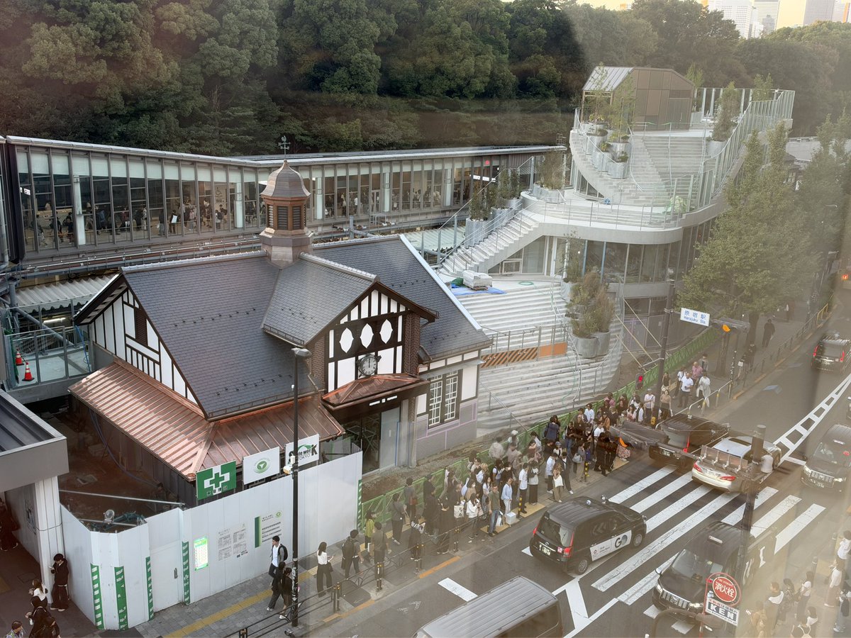 ekikoryaku's tweet photo. 原宿駅旧駅舎再現工事、ここまで来ています。 https://t.co/UPgL72SUS5