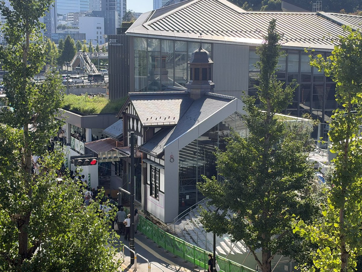 ekikoryaku's tweet photo. 原宿駅旧駅舎再現工事、ここまで来ています。 https://t.co/UPgL72SUS5