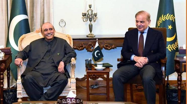 ahmad__bobak's tweet photo. ایک دفعہ پھر سے ان دونوں نے غیر جمہوری قوتوں کا آلہ کار بن کر جمہوریت کو پھانسی لگائی ہے https://t.co/2EiFRR22bX
