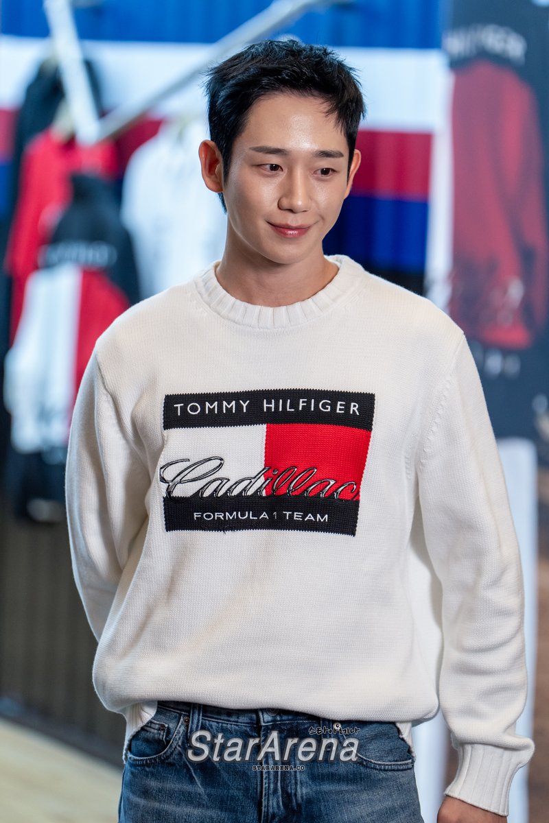 StarArena_'s tweet photo. Jung Hae-in at TOMMY HILFIGER X Cadillac Formula 1® pop-up in Singapore

@TommyHilfiger @cadillacf1 #TommyHilfiger #TommyFamily #TommyHilfigerxCadillacF1 #JungHaein #정해인 https://t.co/3myA7DHM8o
