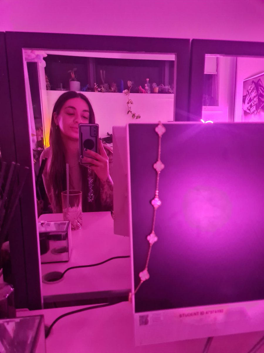ErikaAdult's tweet photo. Hiiiii https://t.co/OBO1bkQENf