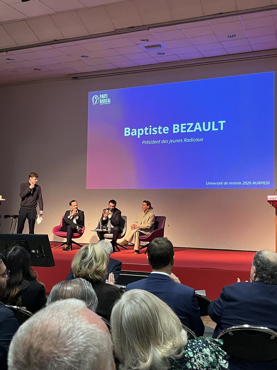 radical_42's tweet photo. Ouverture de la 2e journée de l’Université de rentrée du @PartiRadical à Dijon. En présence de nombreux élus dijonnais et @nkoenders Maire de Dijon. #URPR26 https://t.co/x4IjVcMG2M