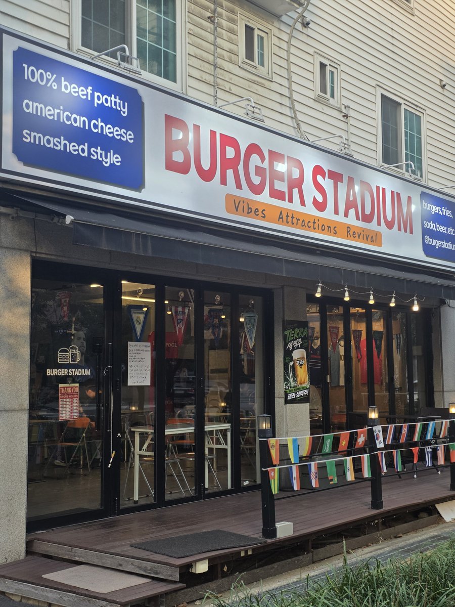 ziso_moon's tweet photo. 4시에 재료소진한 버거맛집🍔 https://t.co/94nHIMeETH