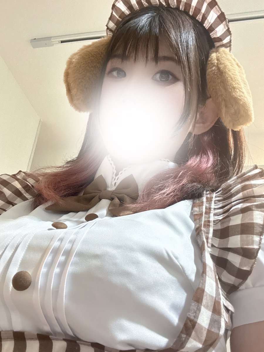 moech_rio_bar's tweet photo. 出勤！

連休真ん中！
めるちゃん、まみちゃんと3人で待ってます♡
飲みべ高い女の子揃ってますよ！(私以外←)

誰が会いに来てくれるのかなー https://t.co/bipphZ9qR5
