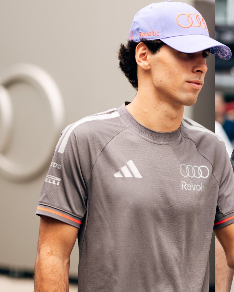 audif1_'s tweet photo. GABICO, clocking in for the main event in Singapore. https://t.co/RSjn2VFqMQ