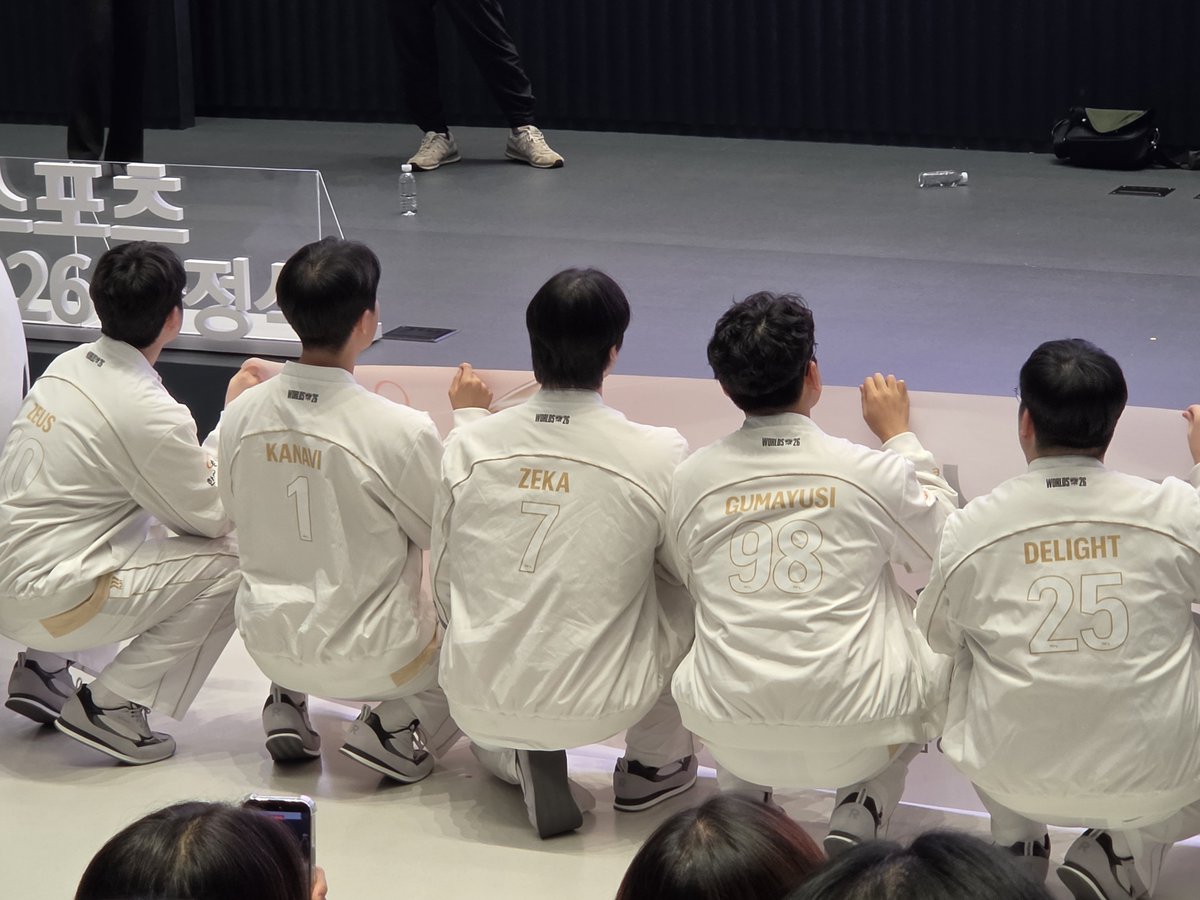 hle_64's tweet photo. 월즈 파이팅이야 https://t.co/olJbrW0czr