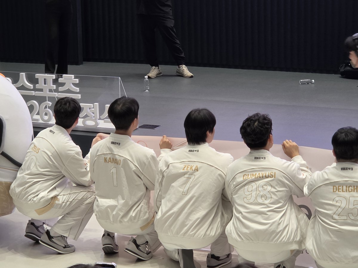 hle_64's tweet photo. 월즈 파이팅이야 https://t.co/olJbrW0czr
