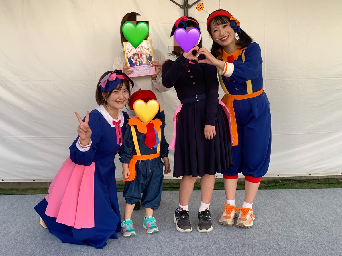 nazu72610's tweet photo. ボンボンアカデミーのショーで、サイン本をいただきました…！！✨️

息子はご本人を目の前にすると緊張+「ほんものだ…」と固まってしまうのでガチガチw

でも赤ちゃんの頃から子ども向けのうたが流れるテレビは全く見ずにいたところを、いちなるちゃんだけはガン見で大喜びで見て育った、 https://t.co/UZvSsG1Enn