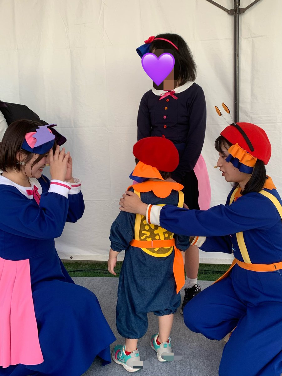 nazu72610's tweet photo. ボンボンアカデミーのショーで、サイン本をいただきました…！！✨️

息子はご本人を目の前にすると緊張+「ほんものだ…」と固まってしまうのでガチガチw

でも赤ちゃんの頃から子ども向けのうたが流れるテレビは全く見ずにいたところを、いちなるちゃんだけはガン見で大喜びで見て育った、 https://t.co/UZvSsG1Enn