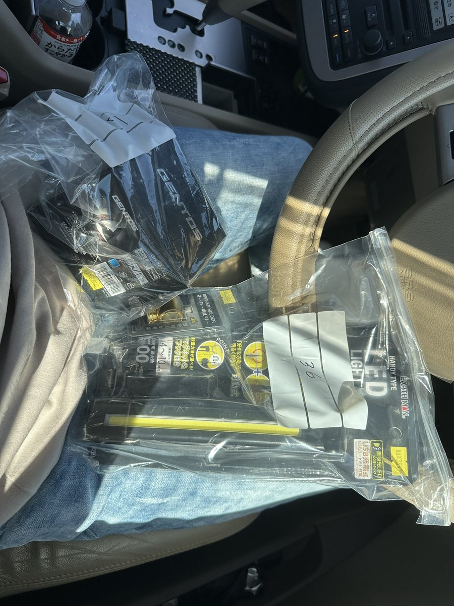 bunchi_pubg's tweet photo. 久々に日曜に休んで
Ｎ・Ｉ・Ｅのイベントに初めて行ってきました🚗³₃

出展車両の荷台を見たり、くじ引いたり
めっちゃ楽しかった〜✨️ https://t.co/04KjEMwN7h