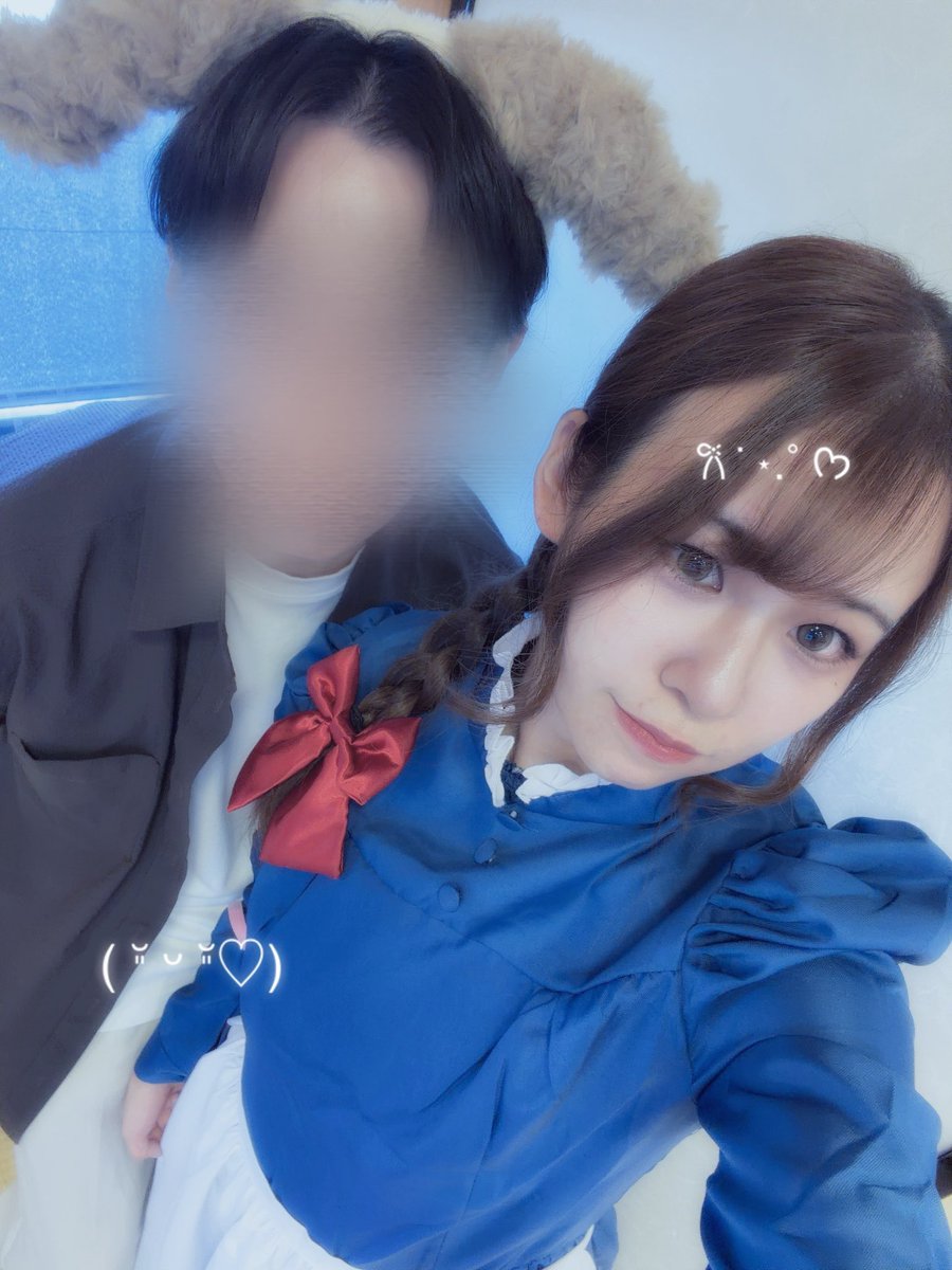 Utano_Rinmaru's tweet photo. 知り合いの方の英会話教室、ハロウィンパーティーお手伝いで、買ったのすっかり忘れてたソフィーの衣装を着た♪彼ピキリンは、ヒン🐶のつもりww
急遽だったから、セリアのうさ耳にもふもふの毛糸巻き付けて犬耳みたいにしたww https://t.co/yEjtXmcgXf