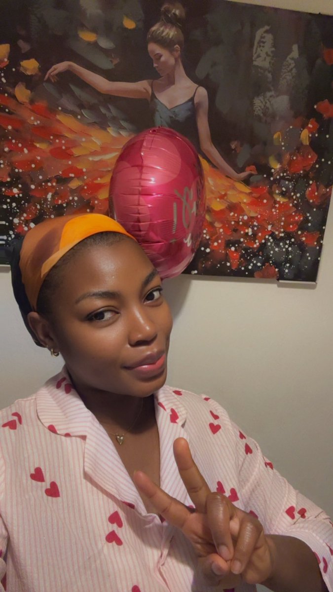 bukinoah's tweet photo. Woke up a year older! 🥹🎉 Just a selfie and a heart overflowing with gratitude for the endless fountain of God’s goodness and love❤️🙏🏽 
🥂Another year of grace! 🥂11/10 🥳❤️ https://t.co/T1be3q6Ero