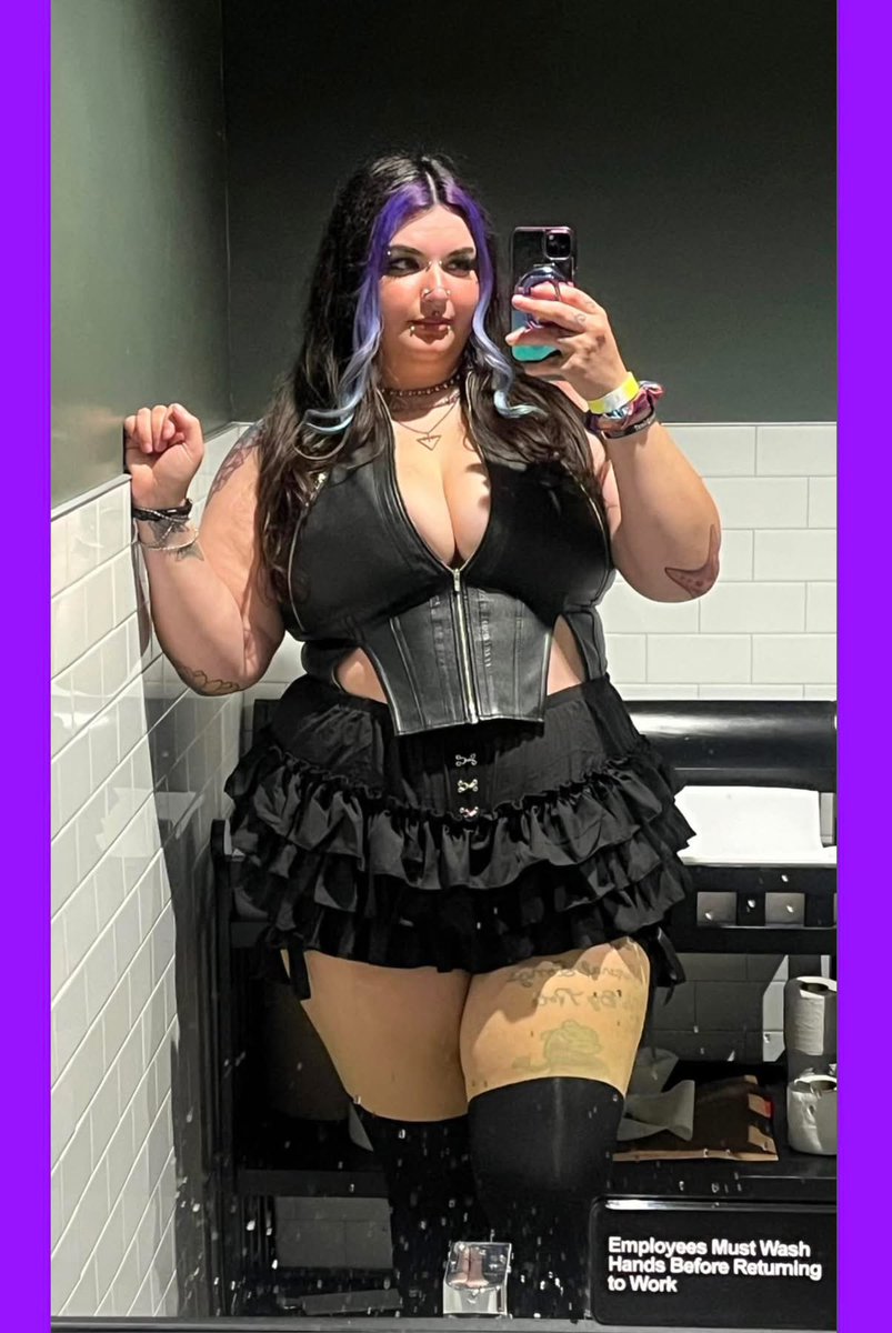 bullcaption89's tweet photo. Chubby emo what’s your plans for her https://t.co/ZHdHa6LfBt