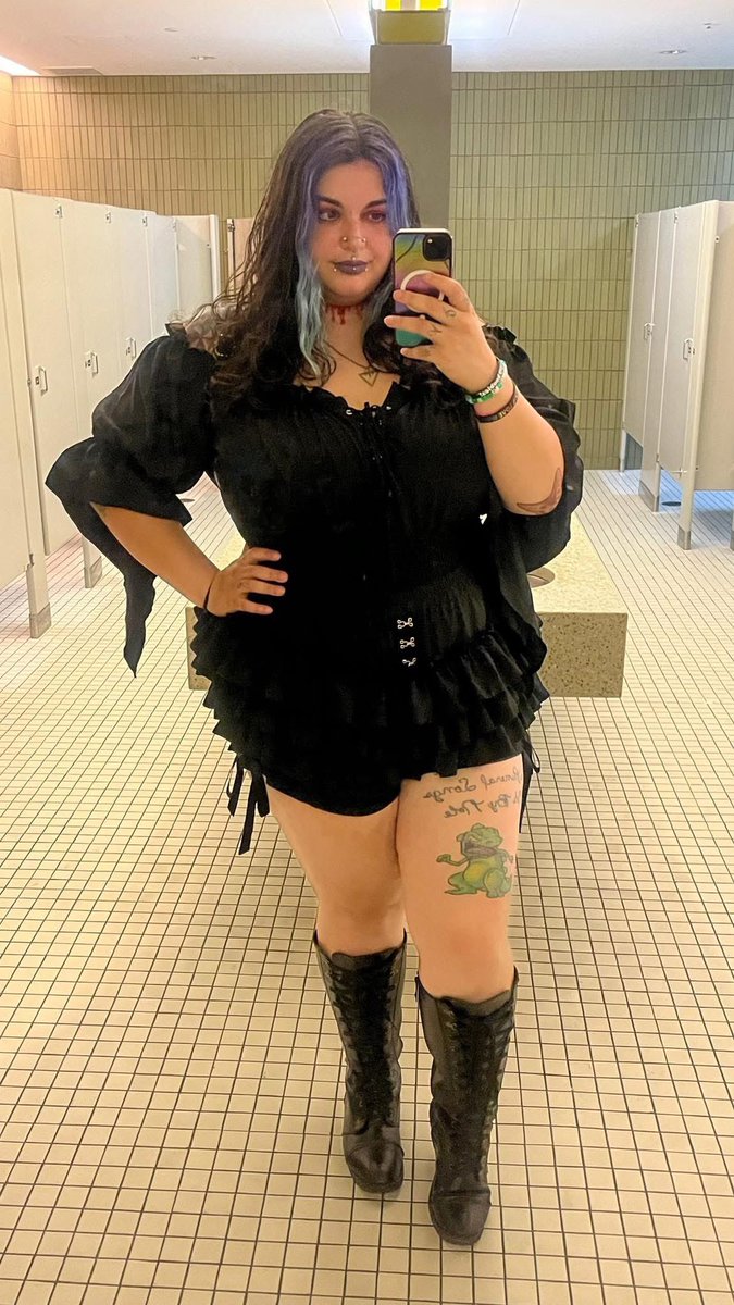 bullcaption89's tweet photo. Chubby emo what’s your plans for her https://t.co/ZHdHa6LfBt