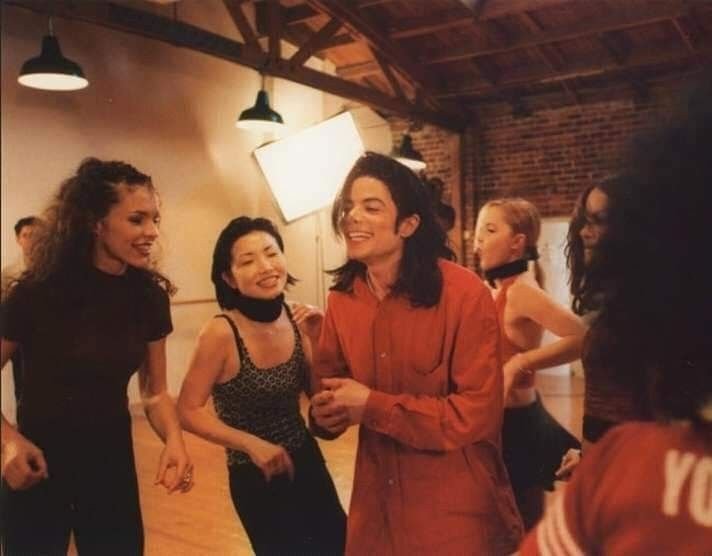 pinkbambichael's tweet photo. — ♡ “i’ve always been a little insecure about my smile, but it’s days like these where all i wanna do is smile.” https://t.co/jcj1PyRUXz