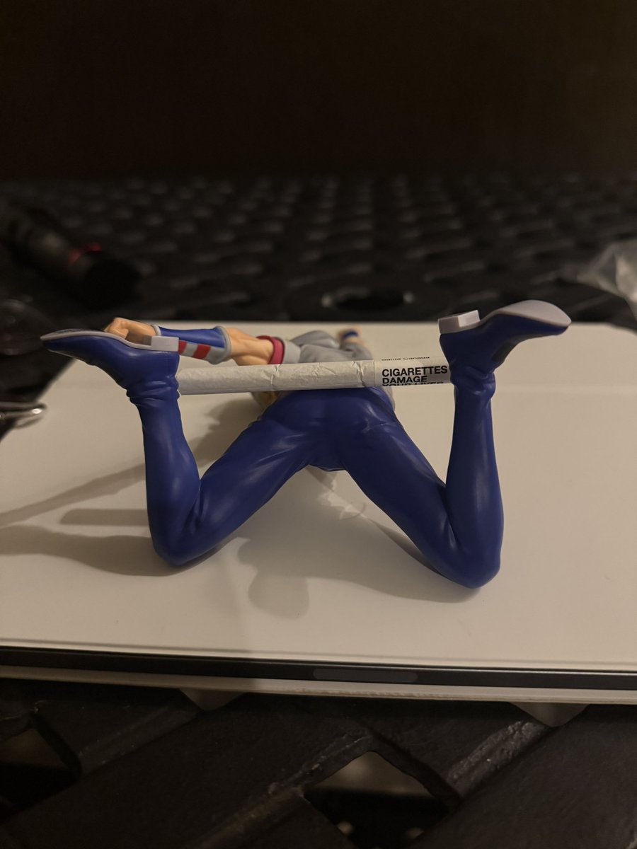 giornomis's tweet photo. trying to balance stuff on Johnny’s ass https://t.co/d1dZGW69wH
