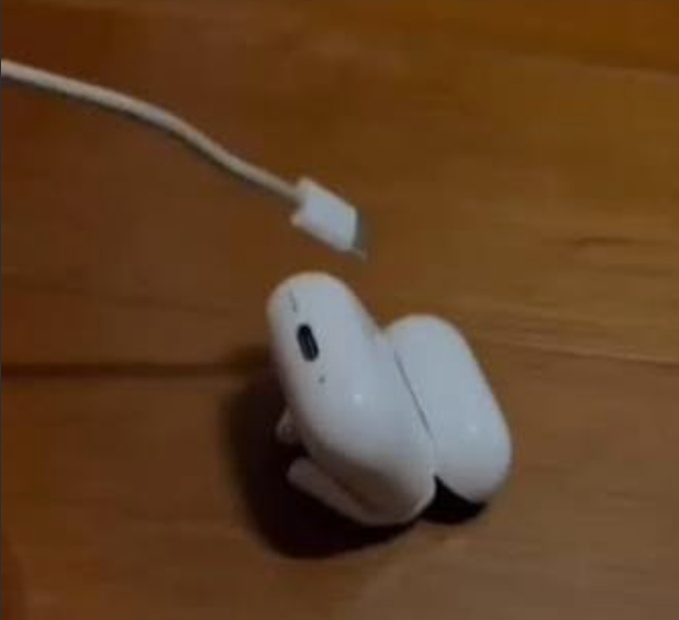 jk_buffalo's tweet photo. @nefretbeyi True..Inserting the charging plug into the butt. https://t.co/QeH2JiQVyF