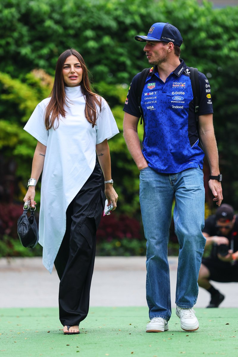 redbullracing's tweet photo. Look who's hereeeee 👋

#F1 || #SingaporeGP 🇸🇬 https://t.co/JZ8bs3TVl5