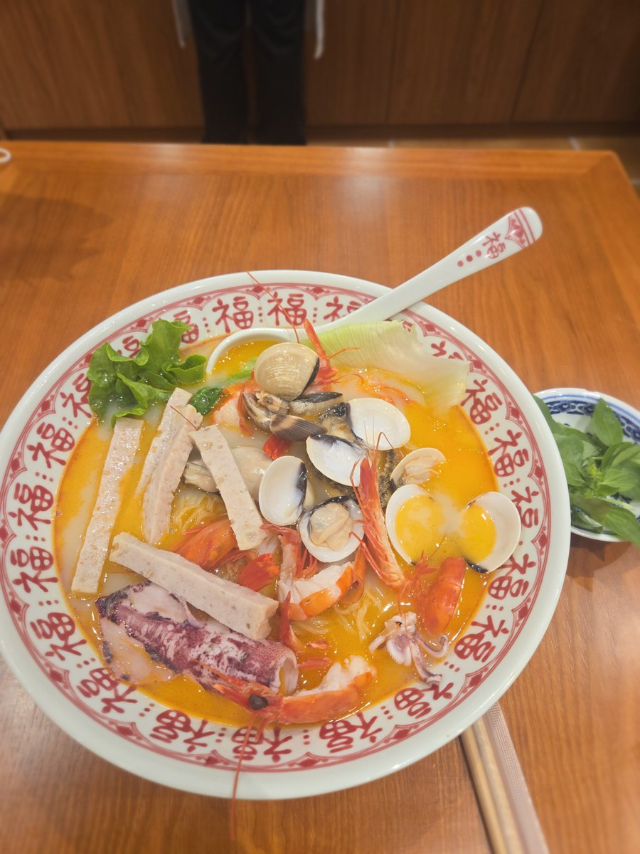 GregoryHel12464's tweet photo. 鲜甜，这海鲜面可以的👍 https://t.co/yzsYqRVKoP