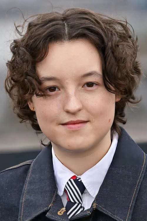 andrewc44104127's tweet photo. JK Rowling has BLASTED Bella Ramsey saying there is no such thing as non binary and that you’re either a male or a female. 

JK said: ‘If your 13yo daughter came home from school and said her non-binary friend had invited her for a sleepover, the first question any sane parent would ask is: ‘Is this a male friend or a female friend?’ she lamented.