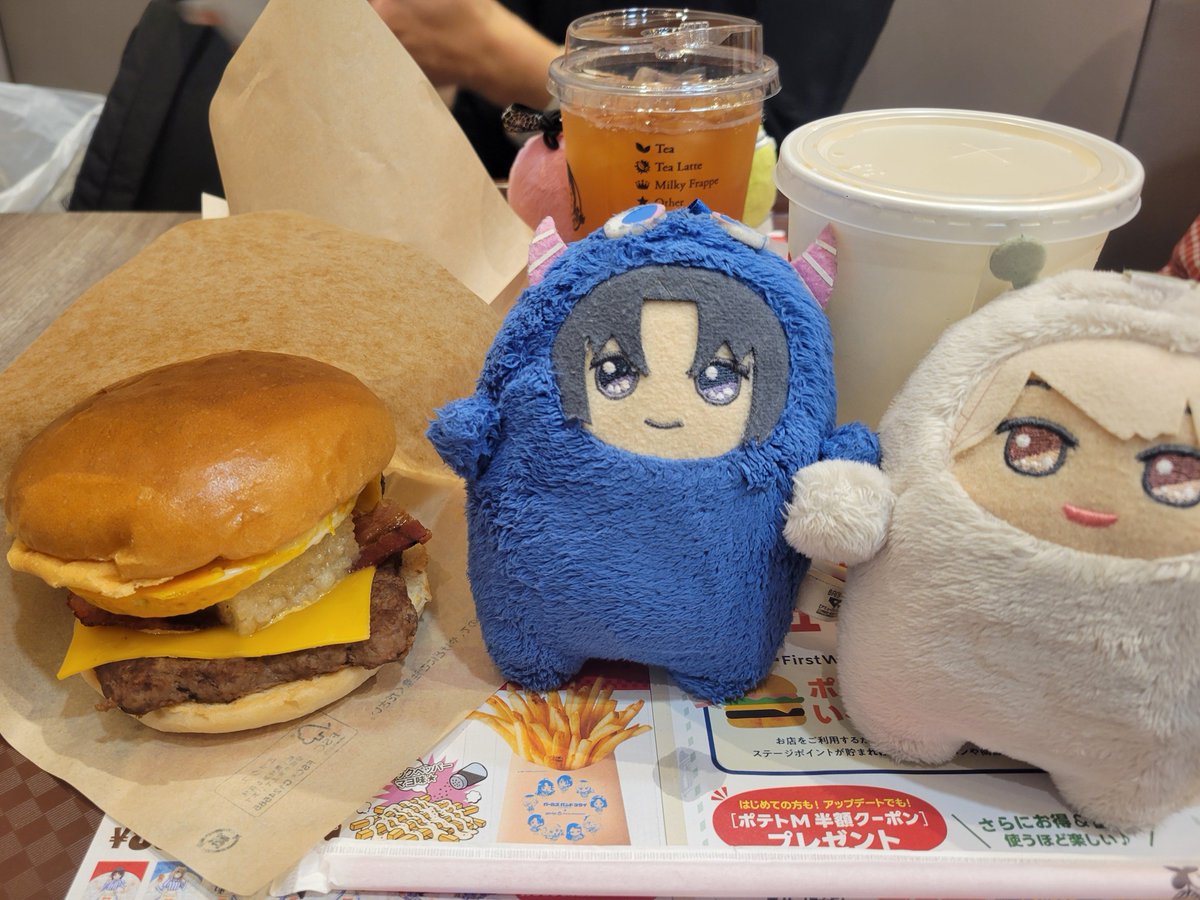 ran_army_i7's tweet photo. ソラマチでさいさんにエンカし、そのままウェンディーズでお月見とアキバのなないろ日和ご一緒しました🥳

22歳組に支えられるモンいおとモンみな(3枚目) https://t.co/tsWwClbyvL