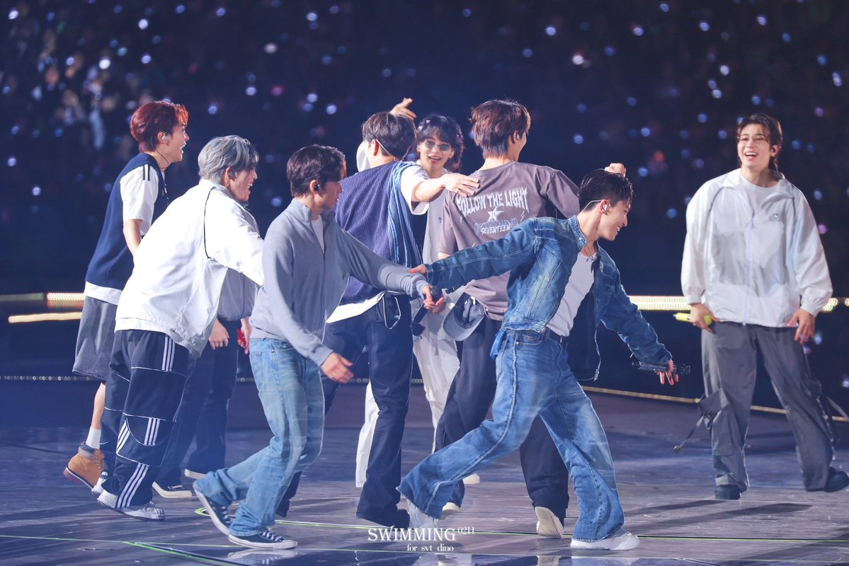 wonyupie's tweet photo. DINO PULLING VERNON BACK TO THE GROUP CIRCLE https://t.co/zjHMi725JW
